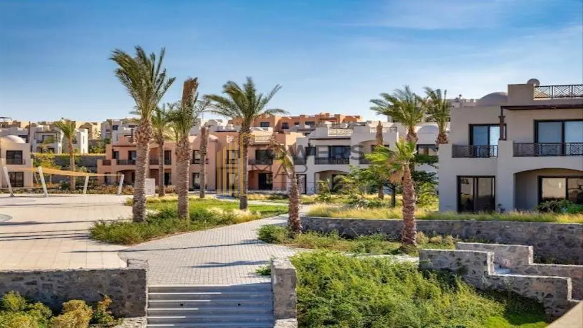 Luxury Apartment Overlooking the Lake with Premium Amenities
