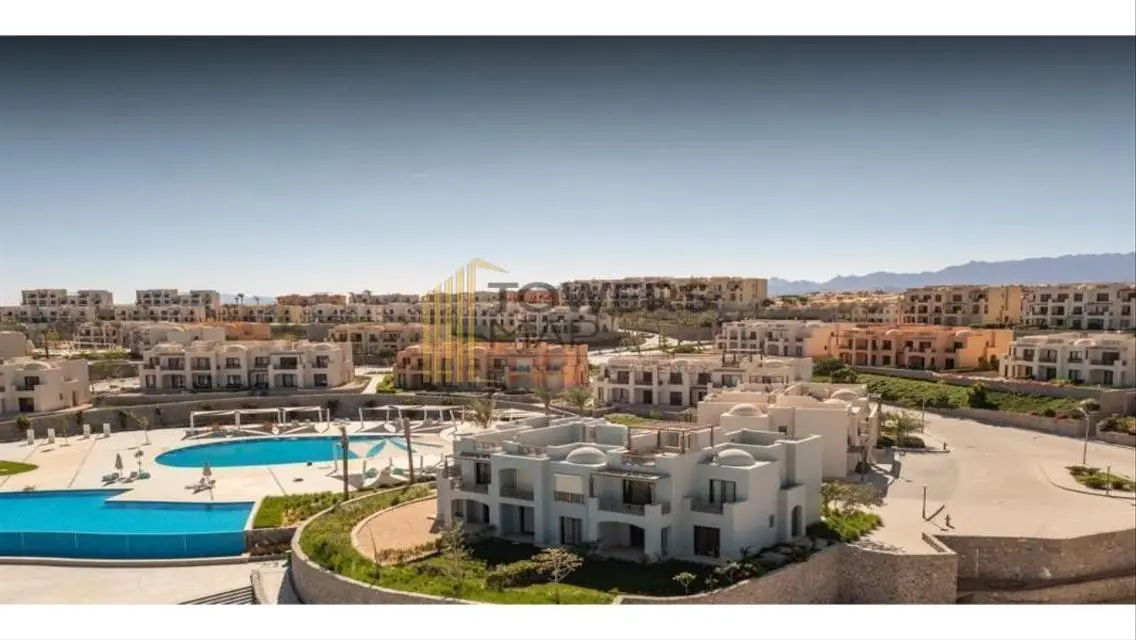 Luxury Apartment Overlooking the Lake with Premium Amenities