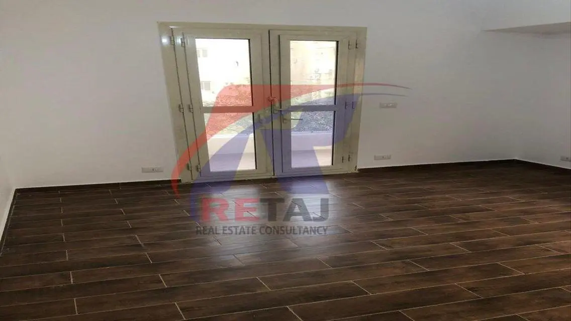 شقة للـ إيجار بمساحة واسعة