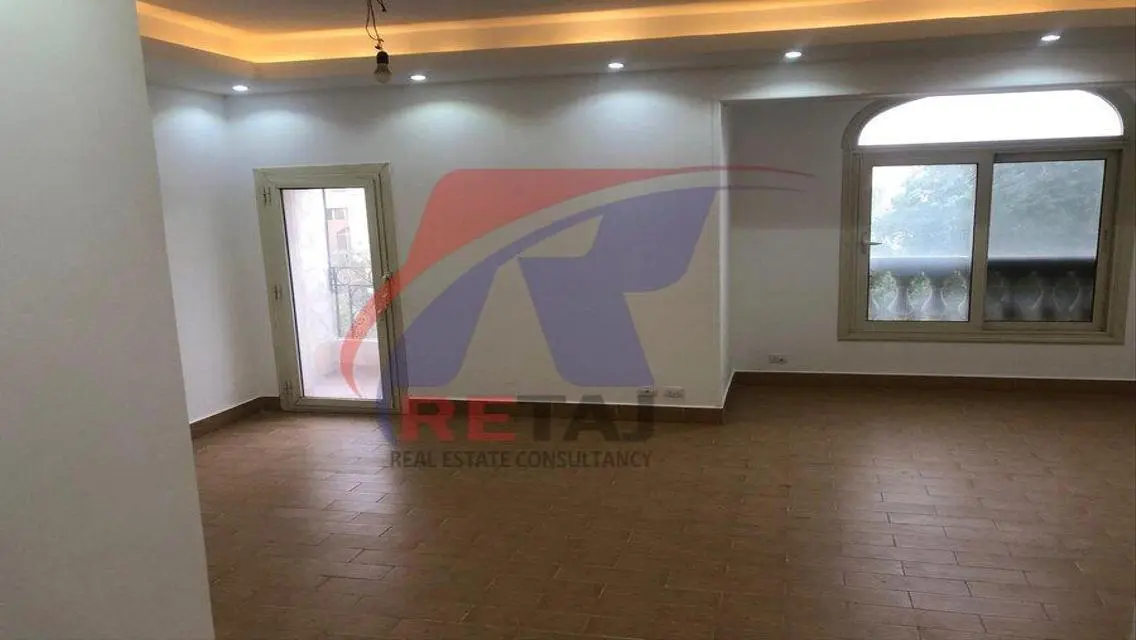 شقة للـ إيجار بمساحة واسعة