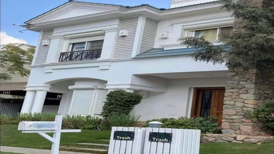 فيلا فاخرة للبيع بمساحة واسعة وبمرافق رائعة