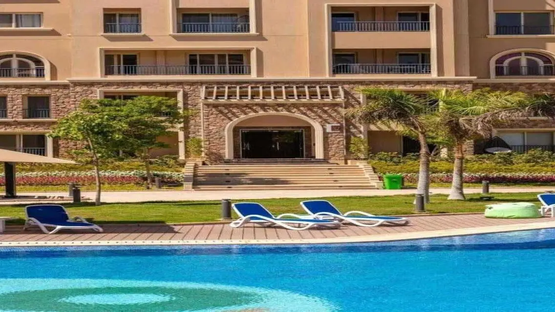 فيلا رائعة في AUC مع مسبح وحديقة خاصة