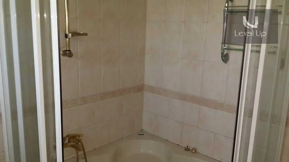 فيلا فاخرة للبيع في موقع مميز