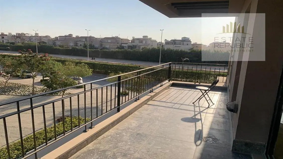 Luxury Apartment with Contemporary Design and Private Balcony