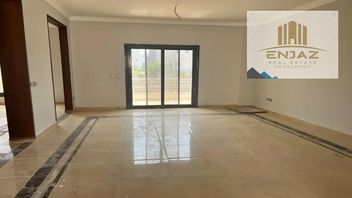 شقة فاخرة مع حديقة وشرفة