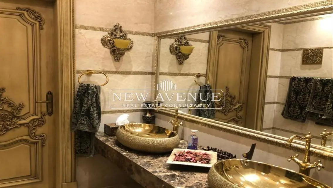 فيلا فاخرة للبيع في موقع رئيسي