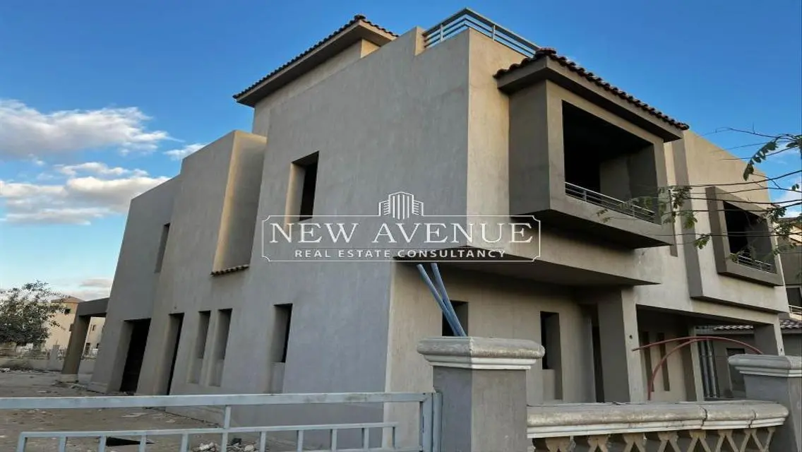Luxury Villa for Sale with Private Garden and Various Amenities