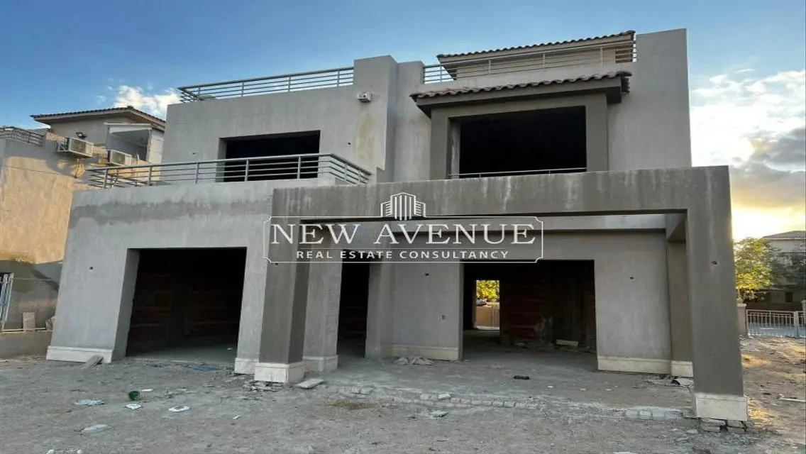 Luxury Villa for Sale with Private Garden and Various Amenities