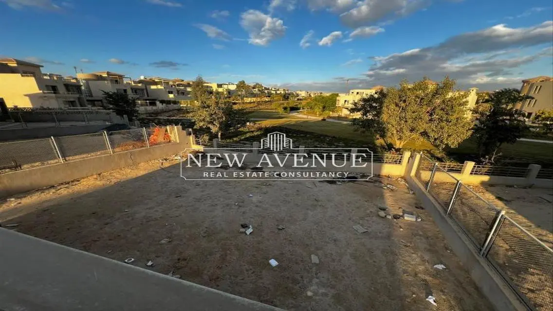 Luxury Villa for Sale with Private Garden and Various Amenities