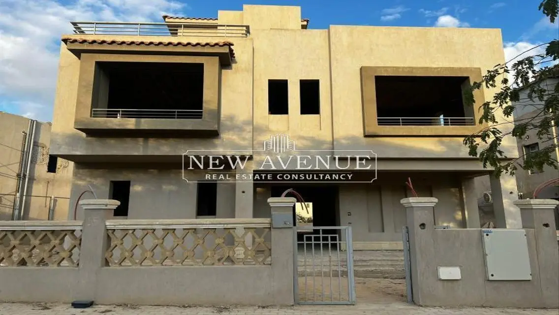 Luxury Villa for Sale with Private Garden and Various Amenities