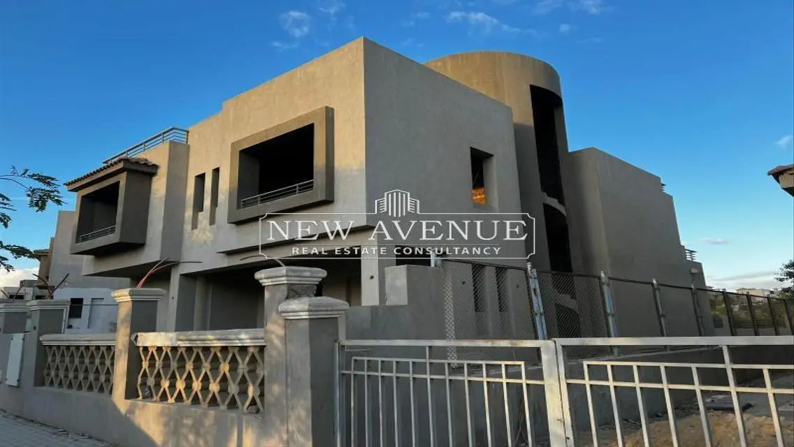 Luxury Villa for Sale with Private Garden and Various Amenities