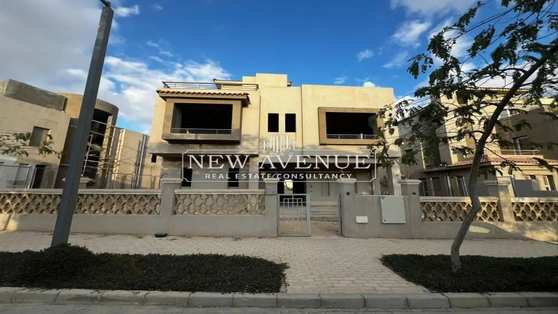 Luxury Villa for Sale with Private Garden and Various Amenities