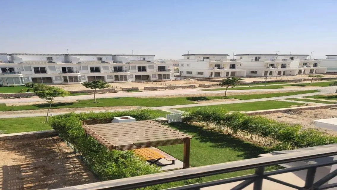 منزل فاخر للإيجار بمساحة كبيرة ومرافق متكاملة