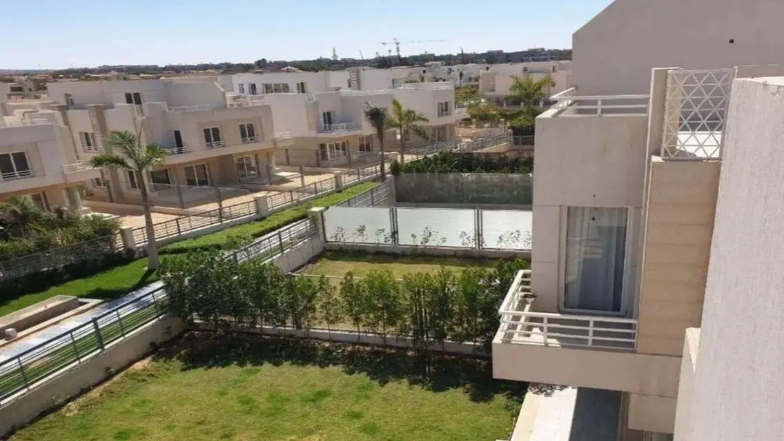 فيلا فاخرة بمساحة واسعة للبيع