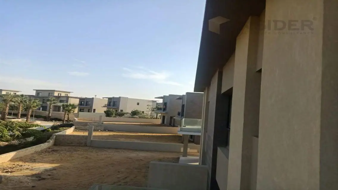 فيلا فاخرة للبيع مع مرافق متكاملة في موقع متميز