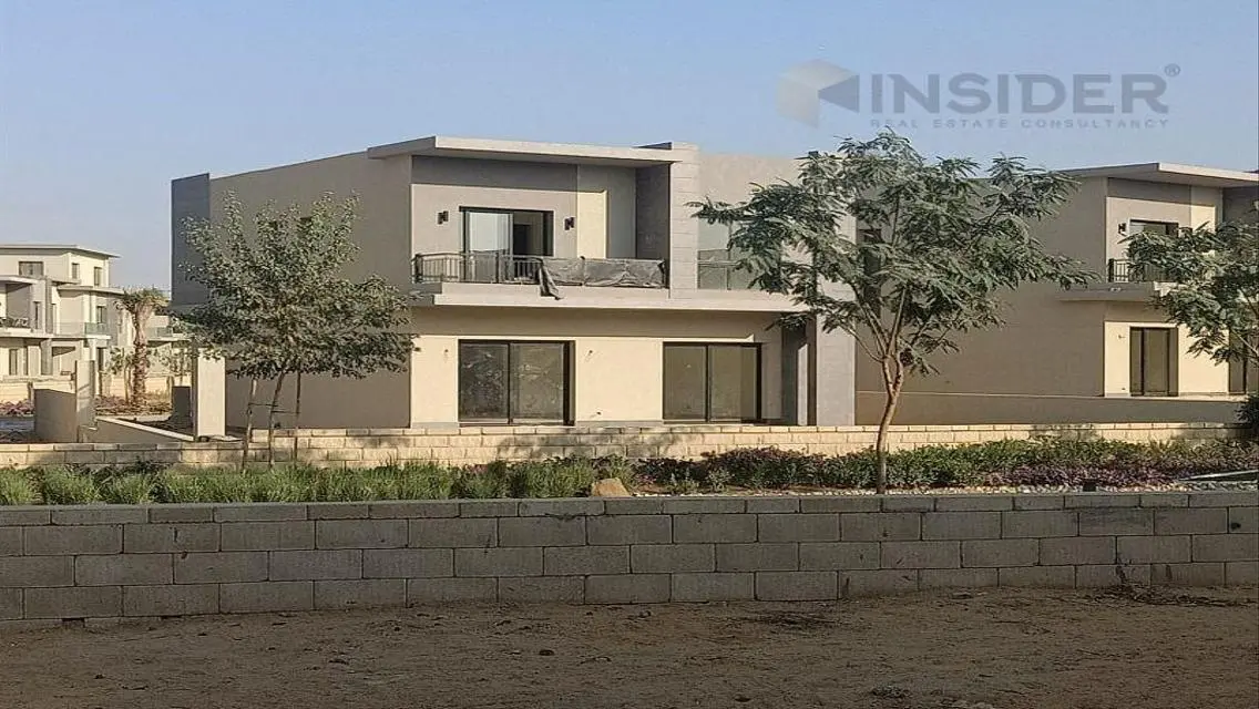 فيلا فاخرة للبيع مع مرافق متكاملة في موقع متميز