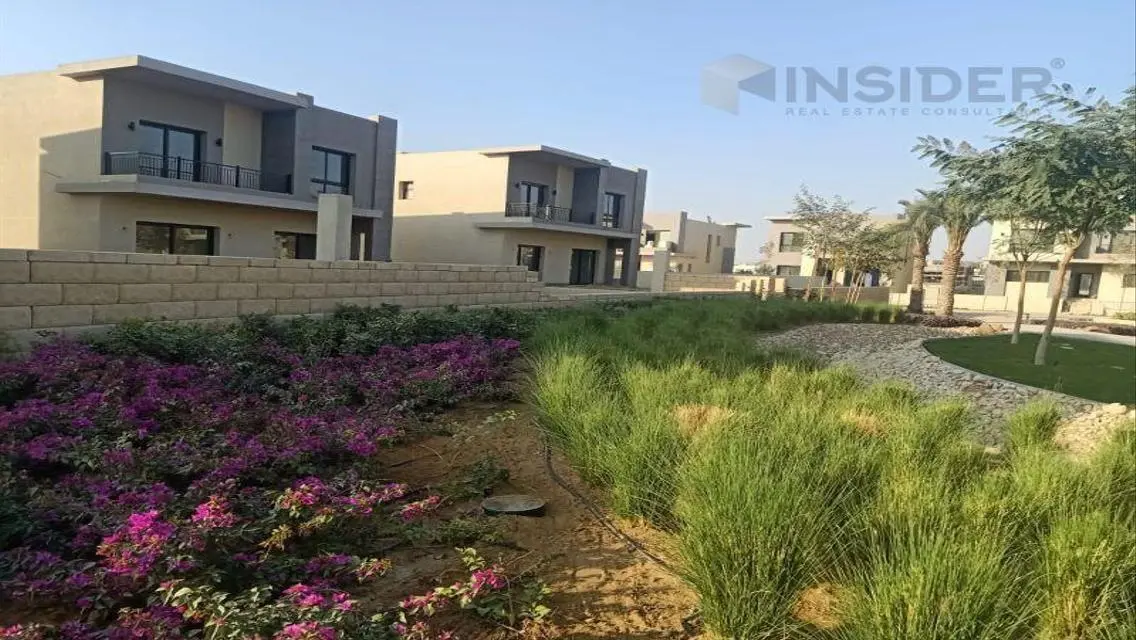 فيلا فاخرة للبيع مع مرافق متكاملة في موقع متميز