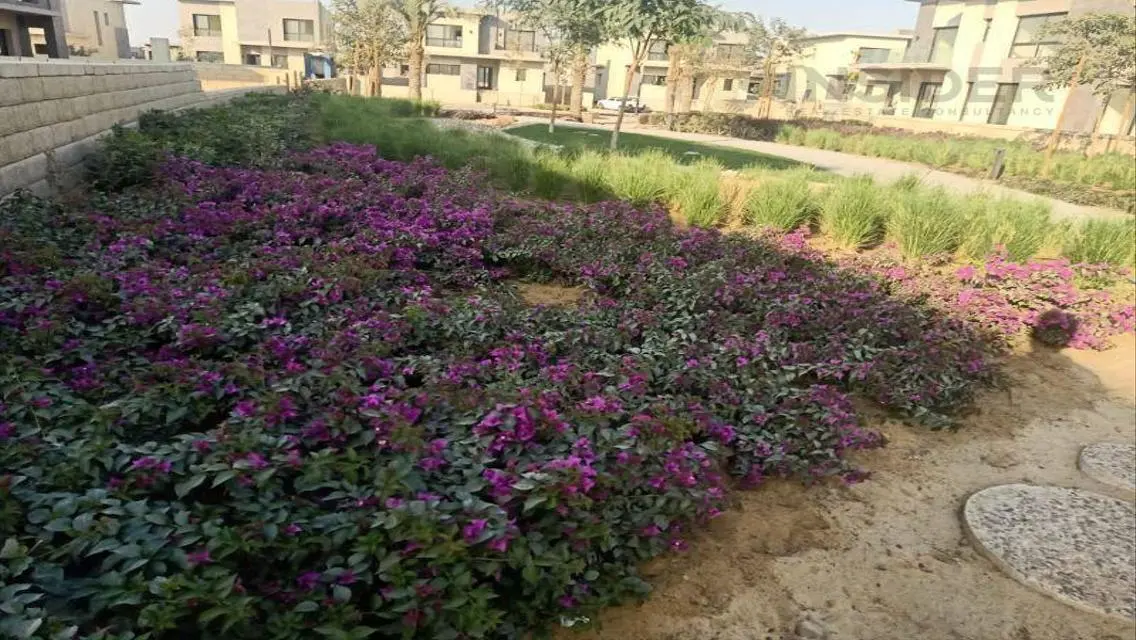 فيلا فاخرة للبيع مع مرافق متكاملة في موقع متميز