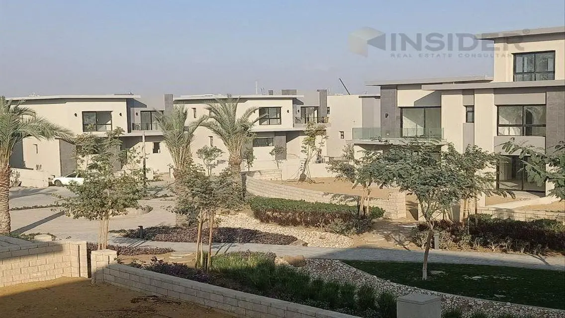 فيلا فاخرة للبيع مع مرافق متكاملة في موقع متميز