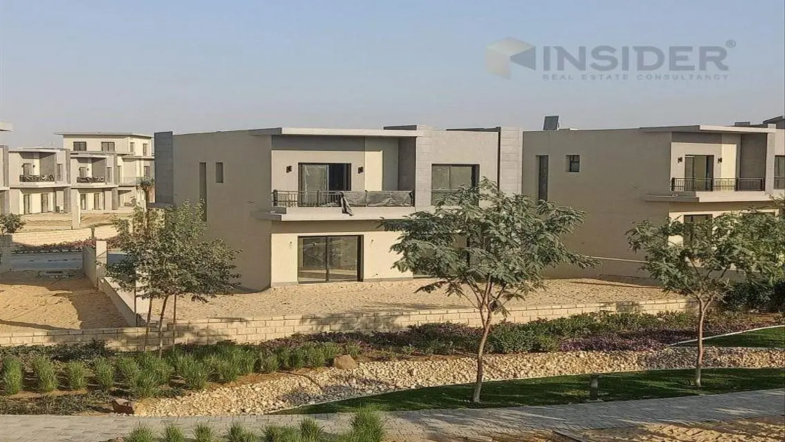 فيلا فاخرة للبيع مع مرافق متكاملة في موقع متميز