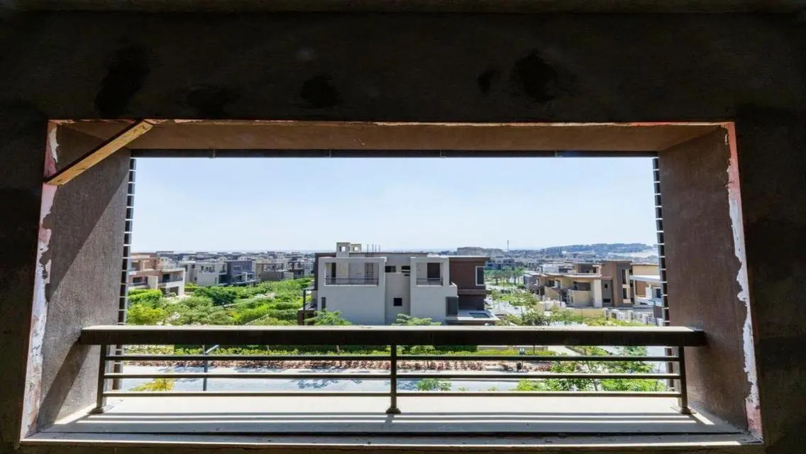 عقار فخم في نيو جيزة مع حديقة خاصة ومسبح