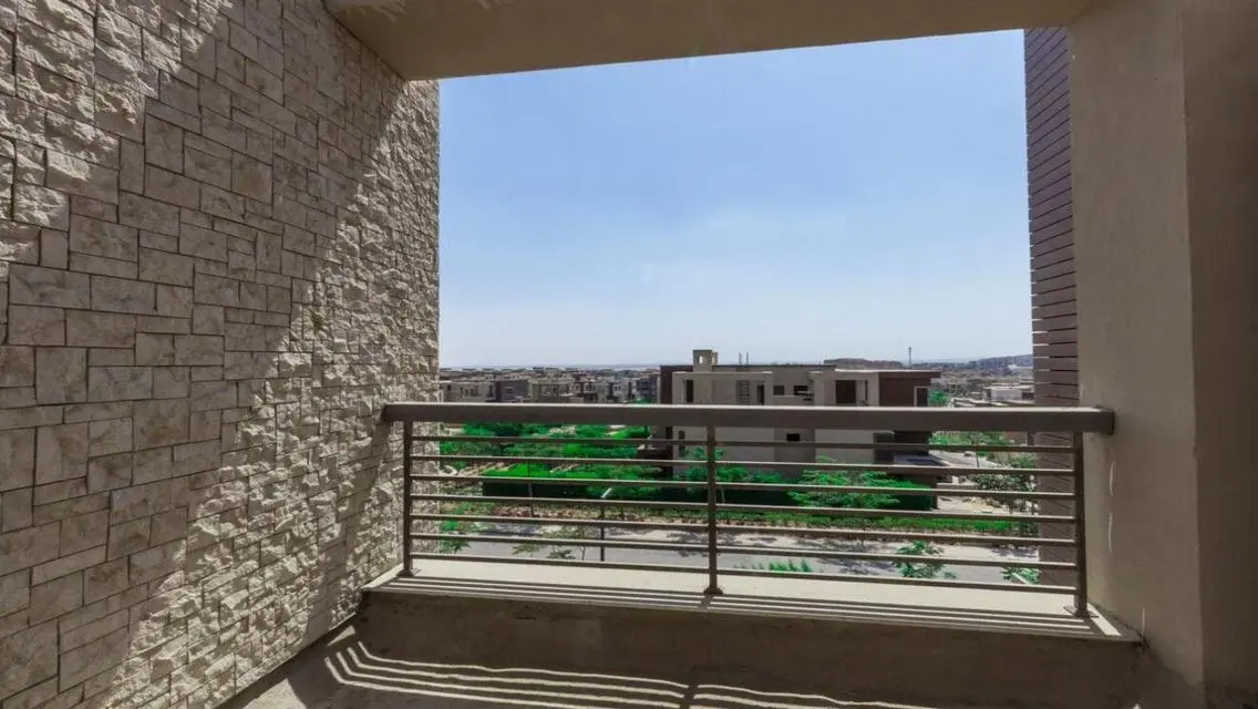 عقار فخم في نيو جيزة مع حديقة خاصة ومسبح