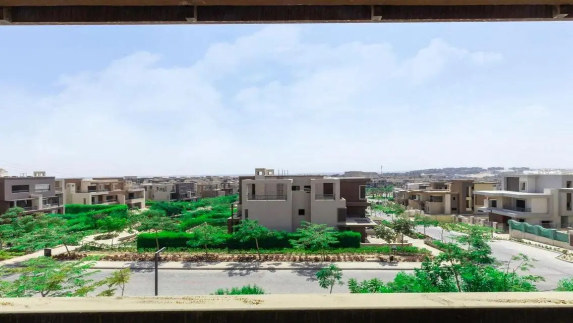 عقار فخم في نيو جيزة مع حديقة خاصة ومسبح