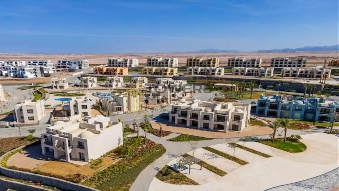 فيلا فاخرة للبيع مع إطلالة على البحيرة