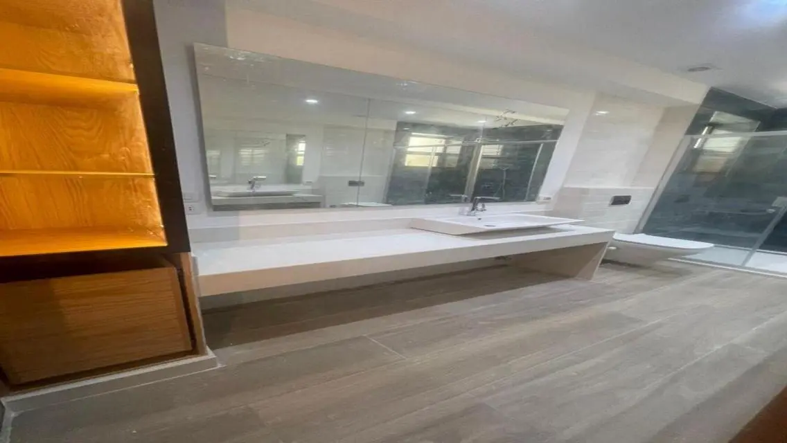Luxury 3-Bedroom Apartment with 1500m² Space