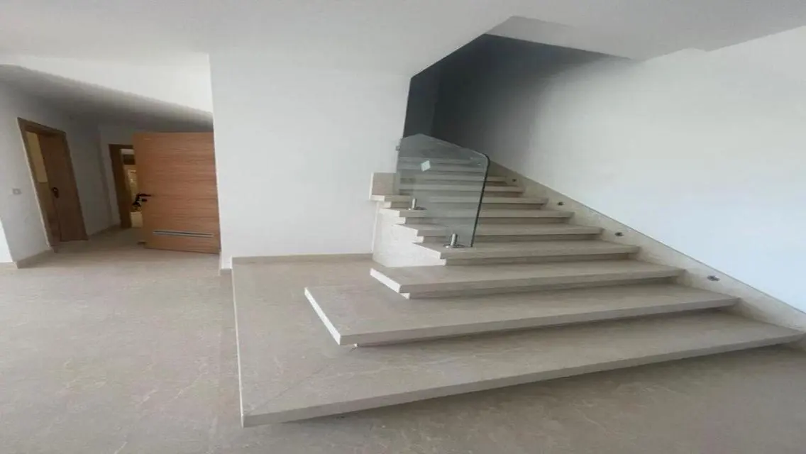 Luxury 3-Bedroom Apartment with 1500m² Space