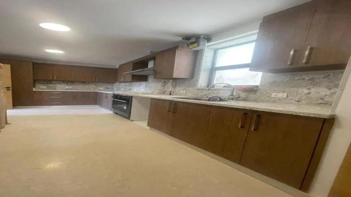 Luxury 3-Bedroom Apartment with 1500m² Space