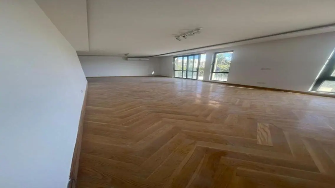 Luxury 3-Bedroom Apartment with 1500m² Space