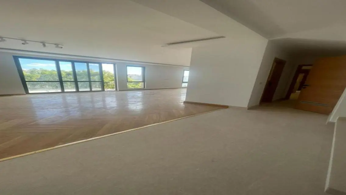 Luxury 3-Bedroom Apartment with 1500m² Space