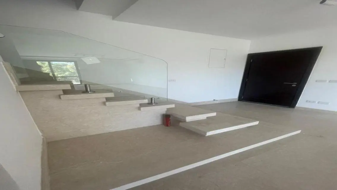 Luxury 3-Bedroom Apartment with 1500m² Space