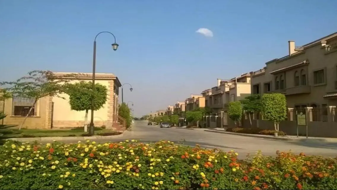 شقة فاخرة بمساحة كبيرة للبيع