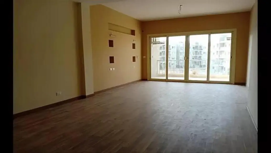 Luxury Apartment with Stunning Lake View