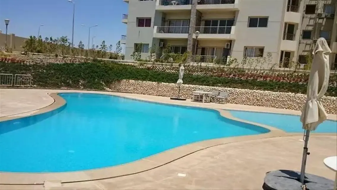 Luxury Apartment with Stunning Lake View