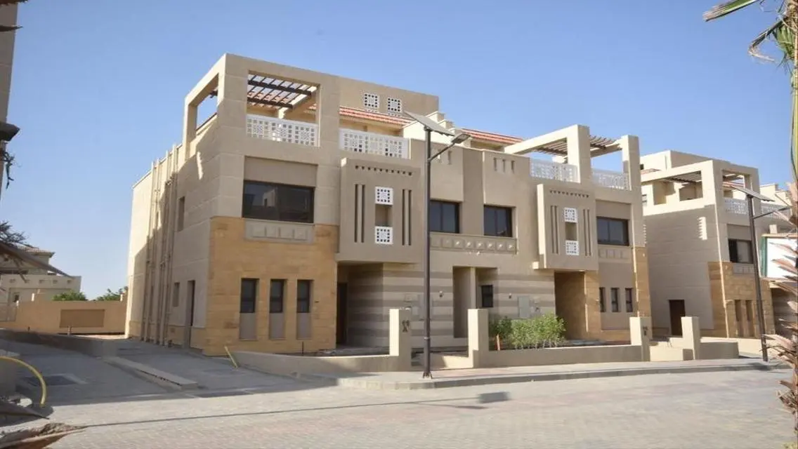 شقة فاخرة مع حديقة خاصة ومسبح مشترك