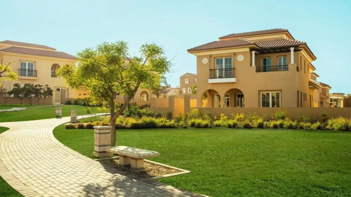 Luxury Apartment with Comprehensive Amenities in City Center