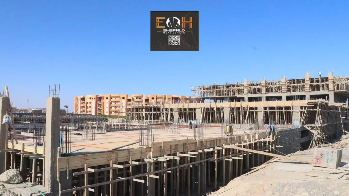 شقة فاخرة مع حديقة خاصة ومسبح مشترك
