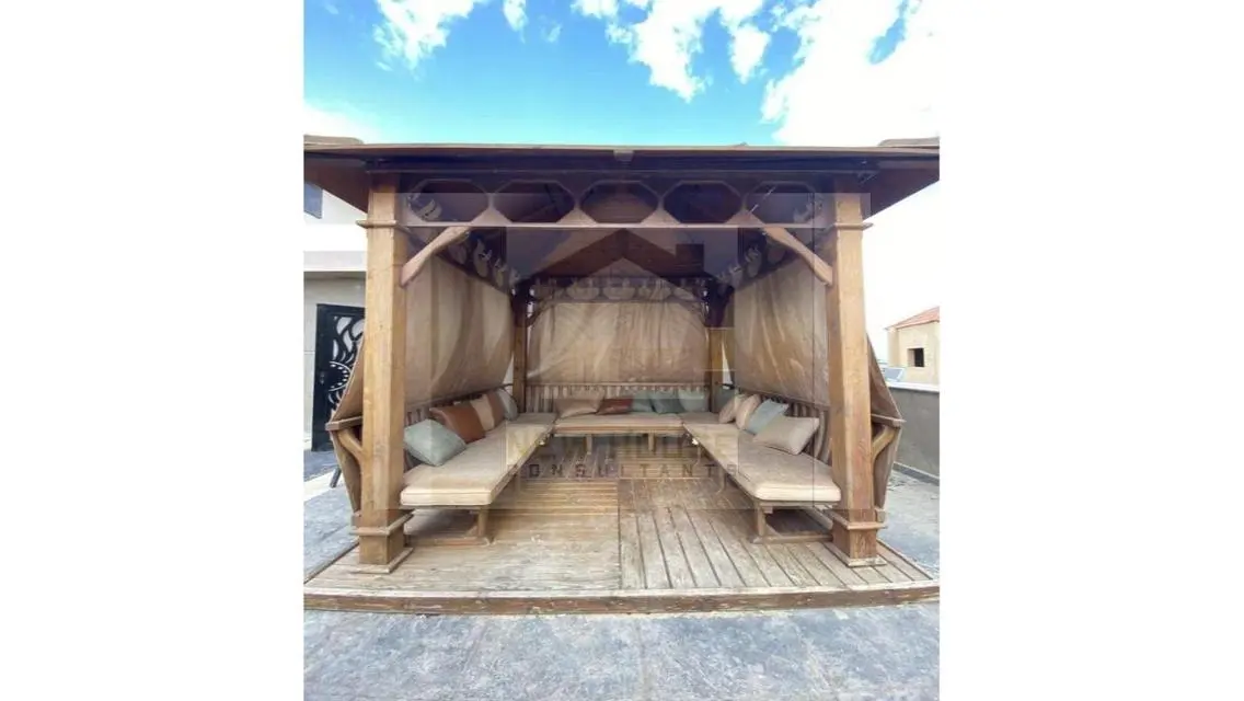 Luxury Villa for Sale with Spacious Garden
