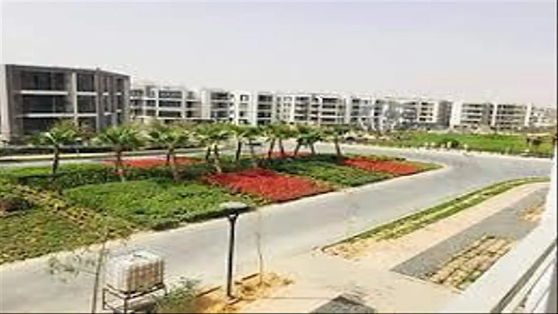 شقة مميزة للبيع بمساحة واسعة في موقع ممتاز