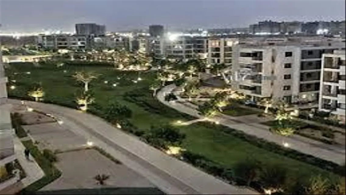 شقة مميزة للبيع بمساحة واسعة في موقع ممتاز