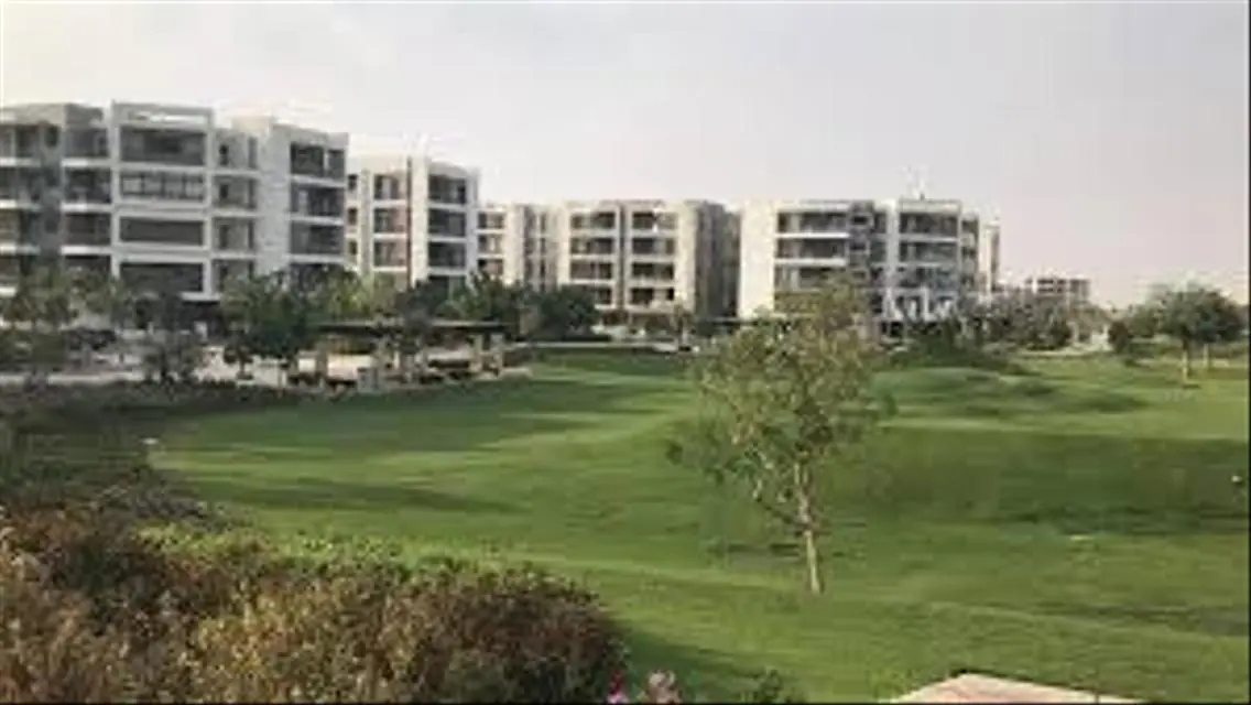 شقة مميزة للبيع بمساحة واسعة في موقع ممتاز