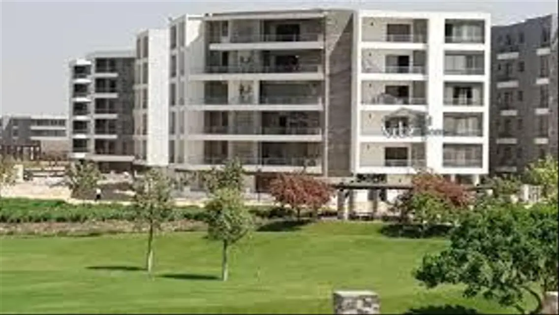شقة مميزة للبيع بمساحة واسعة في موقع ممتاز