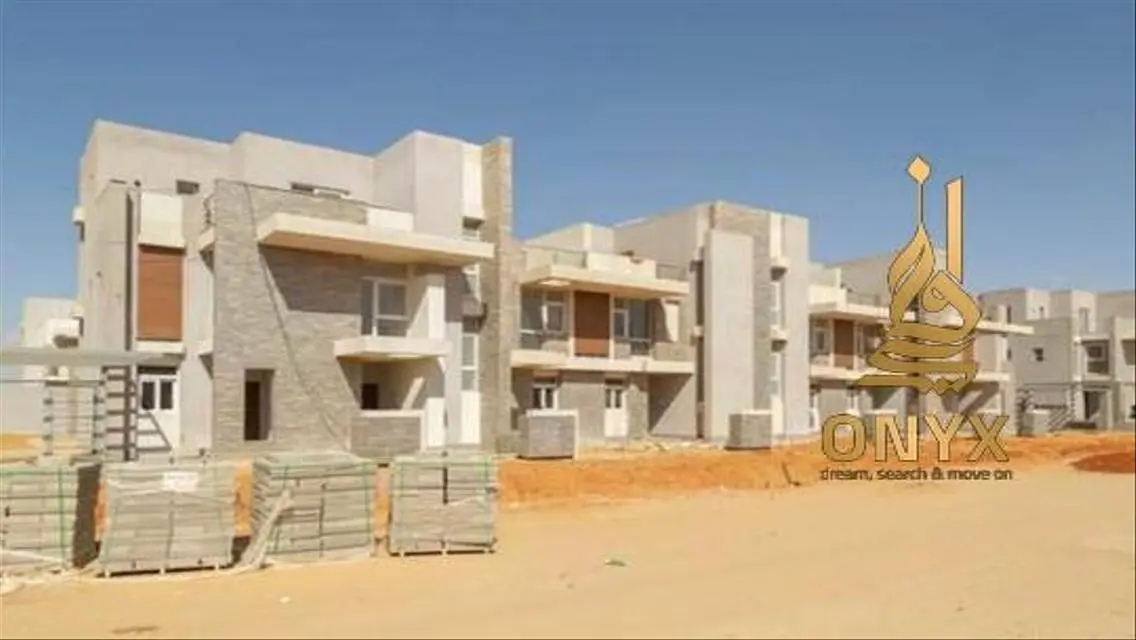 شقة فاخرة للبيع مطلة على بحيرات