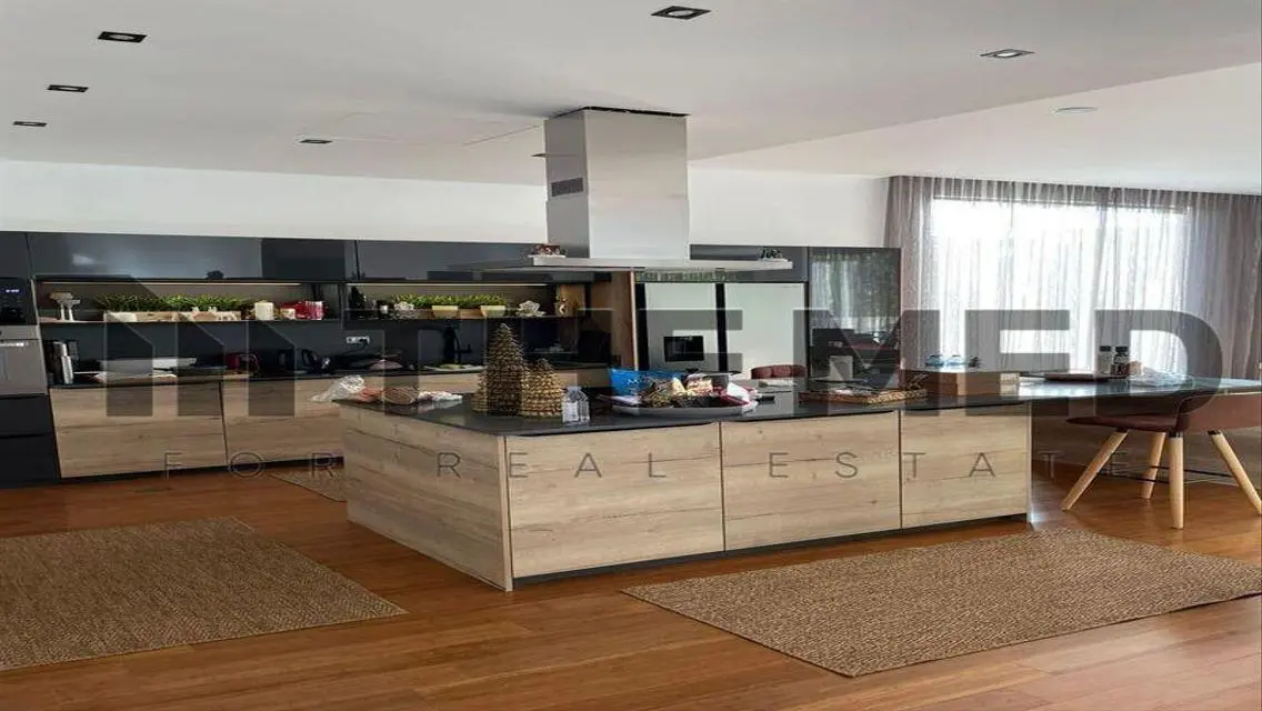 Luxury Villa in Mikel Grave
