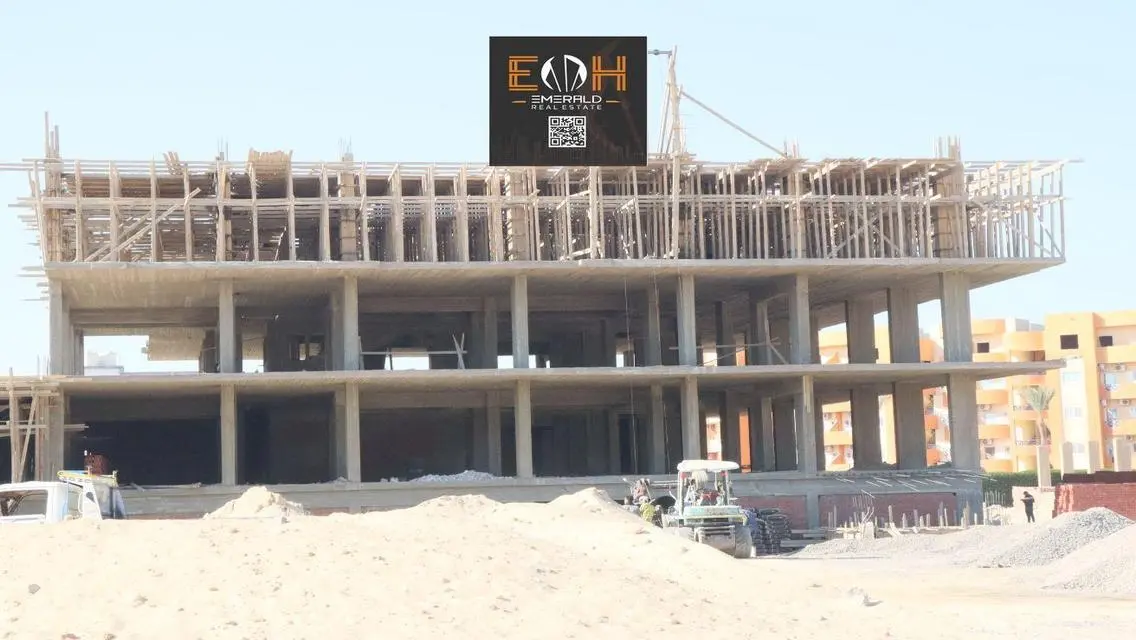 شقة فاخرة مع حديقة خاصة ومرافق رائعة