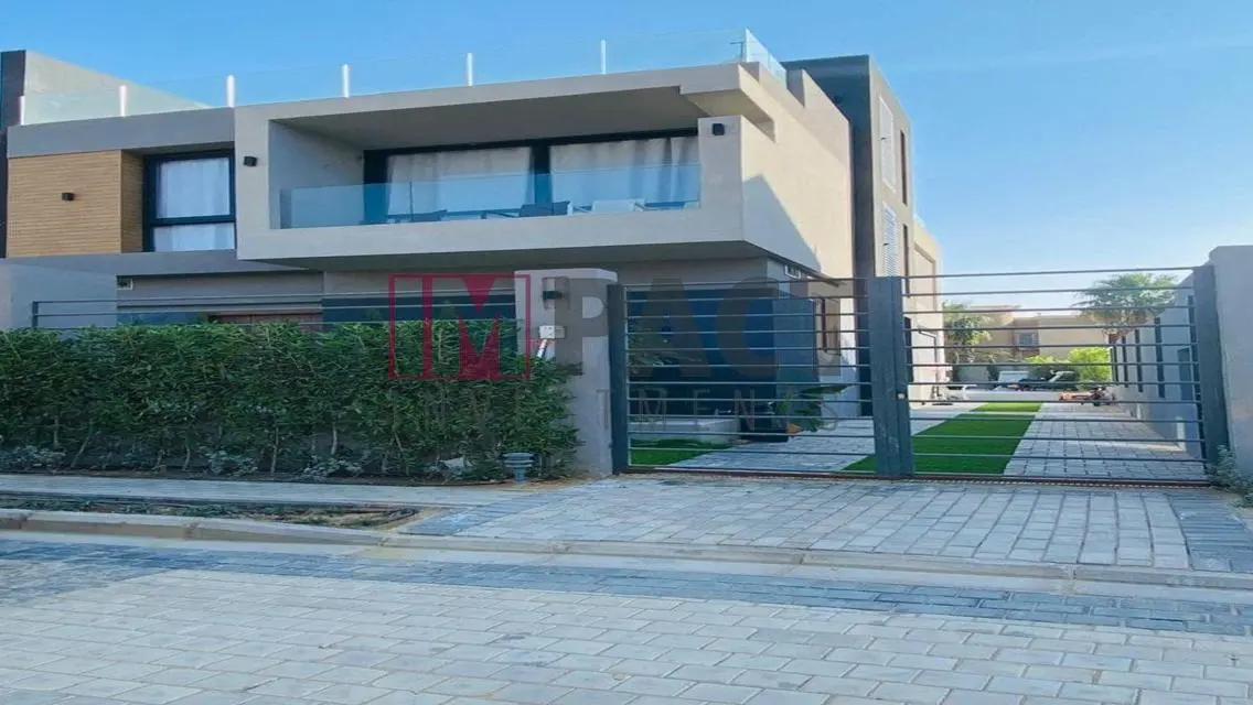 فيلا فاخرة للبيع في موقع مميز