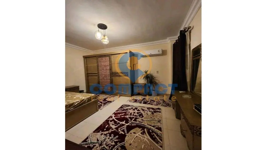 شقة مميزة بمساحة رائعة وإطلالة على معلم رئيسي